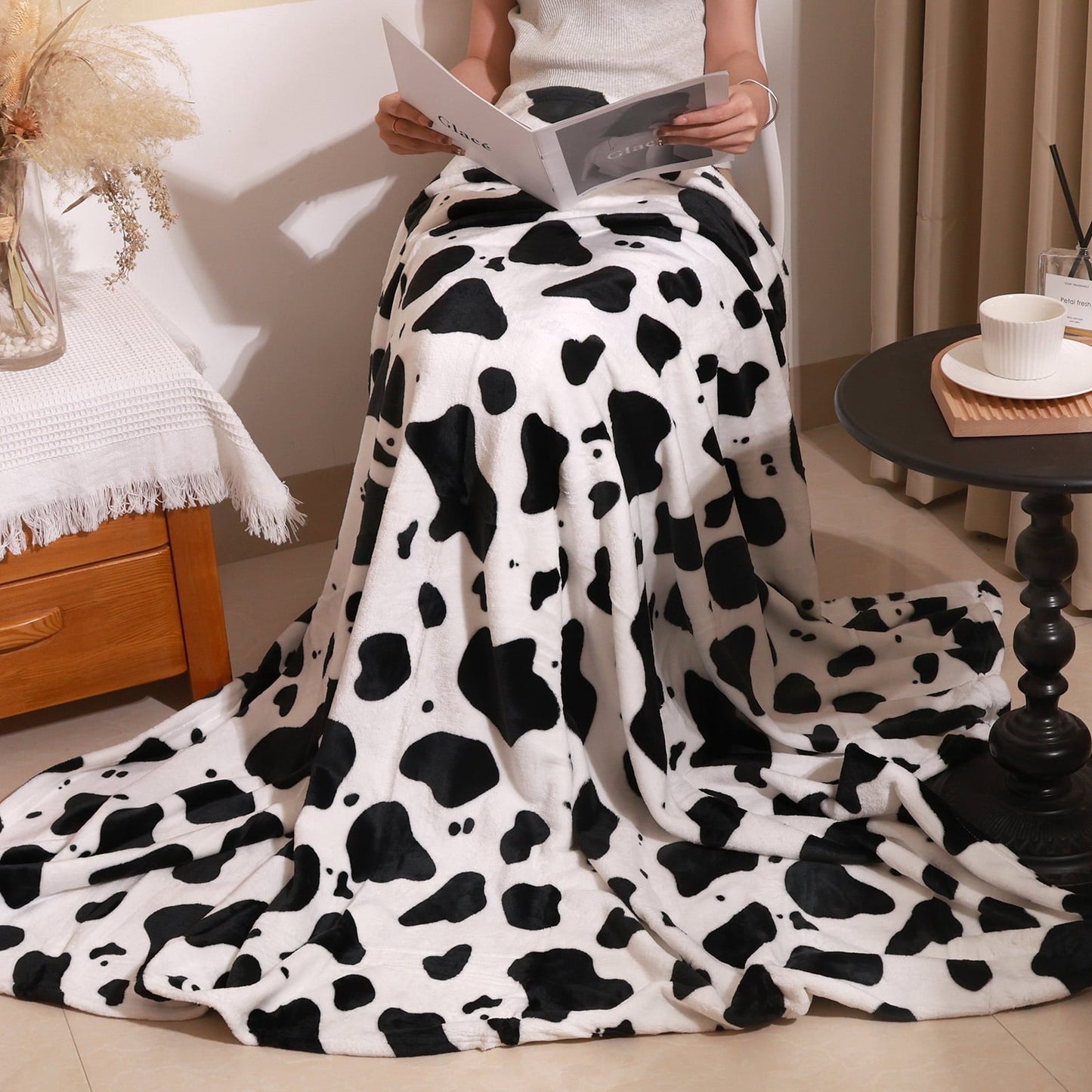 Livhil Flannel Fleece Throw Blanket, Lightweight Cozy Plush Leopard Blanket