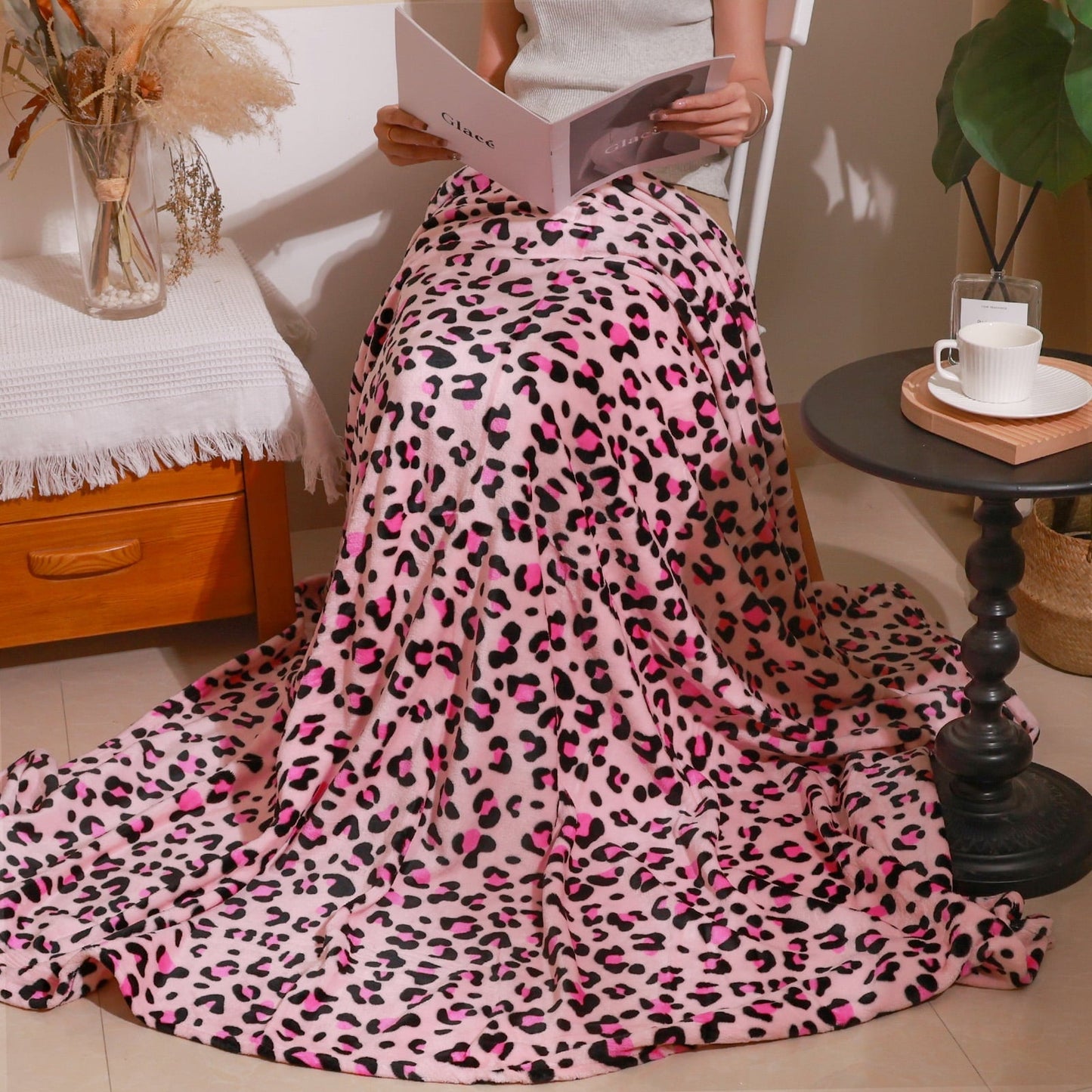 Livhil Flannel Fleece Throw Blanket, Lightweight Cozy Plush Leopard Blanket