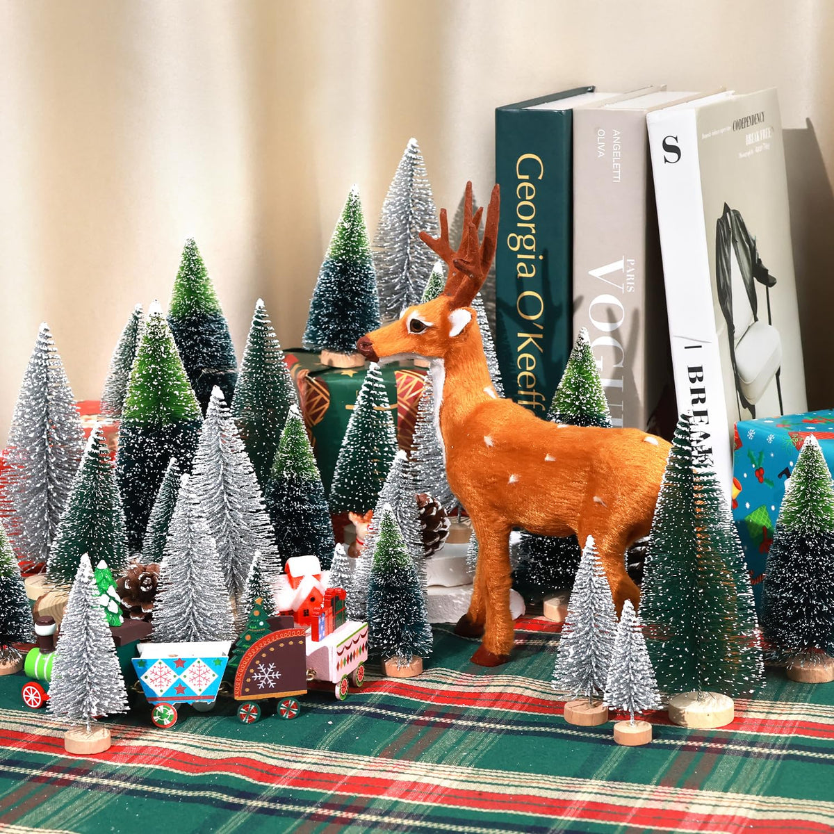 hatisan 30pcs Mini Christmas Trees Artificial Christmas Tree Bottle Brush Trees with Wooden Base for Christmas Decor Party Home Table Craft Decorations